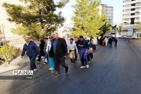 پیاده‌روی فرهنگیان بسیجی به‌مناسبت گرامیداشت هفته دفاع مقدس و آغاز سال تحصیلی جدید