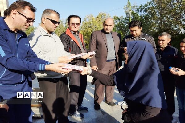 پیاده‌روی فرهنگیان بسیجی به‌مناسبت گرامیداشت هفته دفاع مقدس و آغاز سال تحصیلی جدید