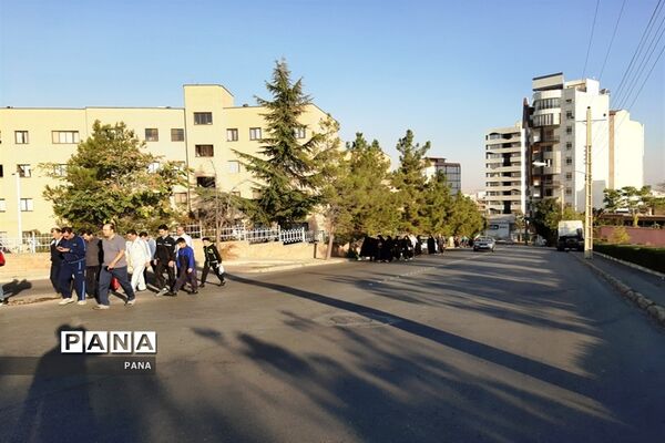 پیاده‌روی فرهنگیان بسیجی به‌مناسبت گرامیداشت هفته دفاع مقدس و آغاز سال تحصیلی جدید