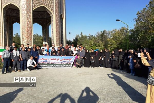 پیاده‌روی فرهنگیان بسیجی به‌مناسبت گرامیداشت هفته دفاع مقدس و آغاز سال تحصیلی جدید