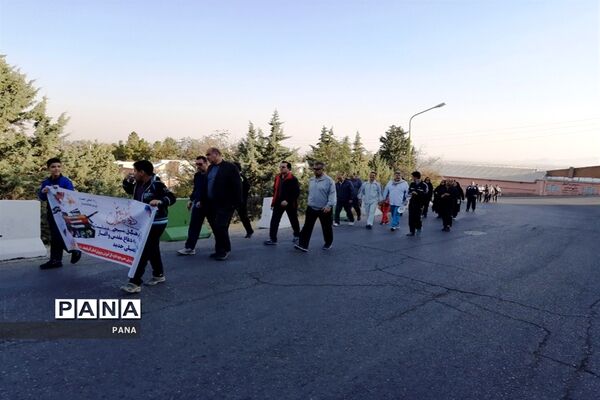 پیاده‌روی فرهنگیان بسیجی به‌مناسبت گرامیداشت هفته دفاع مقدس و آغاز سال تحصیلی جدید