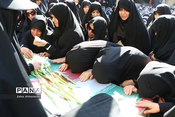 تشیع پیکر شهید گمنام در صبحگاه مشترک بسیج فرهنگیان تهران