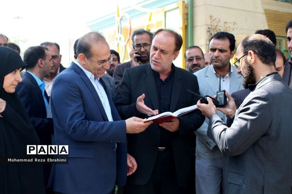 اعزام کاروان تجهیزات ورزشی و بهداشتی به آموزش و پرورش شهرستان‌ها و مناطق استان همدان