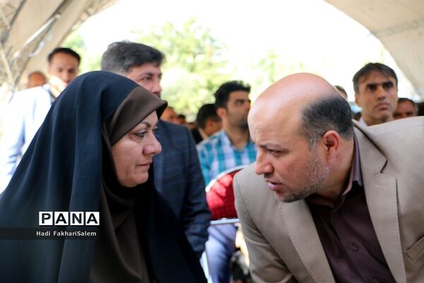 کاروان مهر با نشاط با هدف توزیع وسایل و تجهیزات ورزشی مدارس شهرستان‌های استان تهران