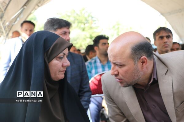 کاروان مهر با نشاط با هدف توزیع وسایل و تجهیزات ورزشی مدارس شهرستان‌های استان تهران