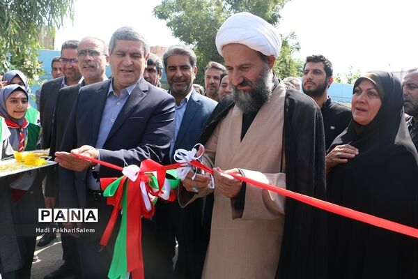 کاروان مهر با نشاط با هدف توزیع وسایل و تجهیزات ورزشی مدارس شهرستان‌های استان تهران