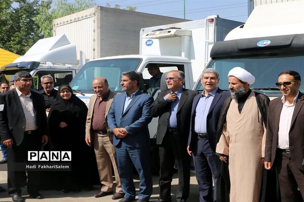 کاروان مهر با نشاط با هدف توزیع وسایل و تجهیزات ورزشی مدارس شهرستان‌های استان تهران