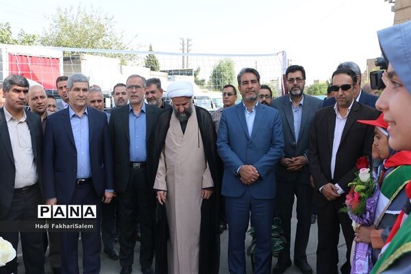 کاروان مهر با نشاط با هدف توزیع وسایل و تجهیزات ورزشی مدارس شهرستان‌های استان تهران