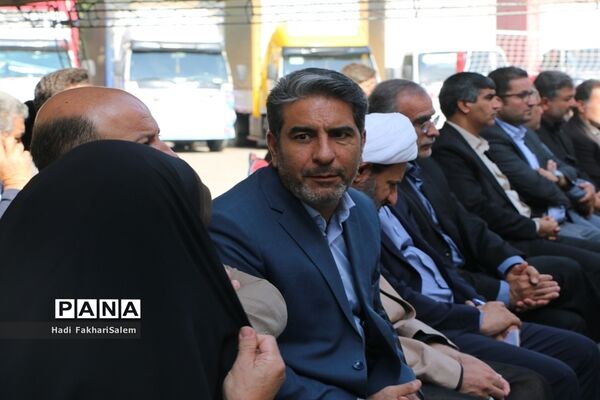 کاروان مهر با نشاط با هدف توزیع وسایل و تجهیزات ورزشی مدارس شهرستان‌های استان تهران