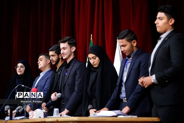 دومین نشست نهمین دوره مجلس دانش‌آموزی