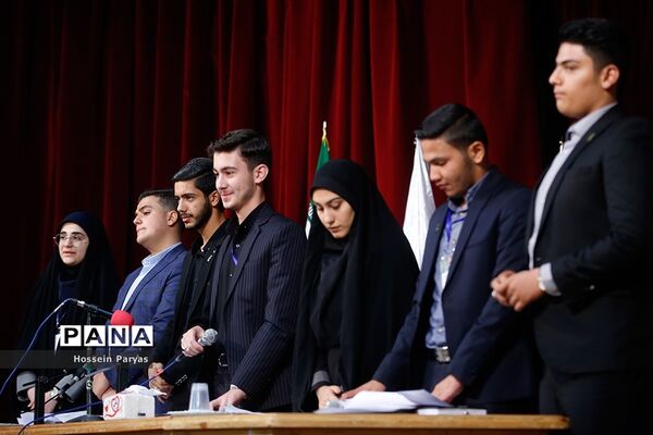 دومین نشست نهمین دوره مجلس دانش‌آموزی