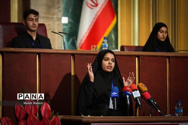 دومین نشست نهمین مجلس دانش آموزی - 2