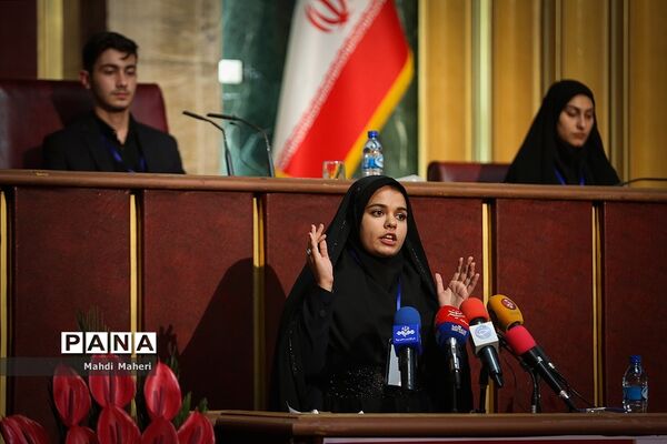 دومین نشست نهمین مجلس دانش آموزی - 2