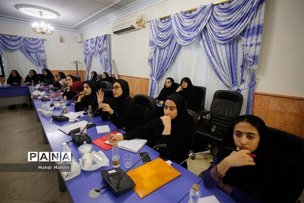 کارگاه‌های آموزشی گفتمان پیشرفت علم و تبیین بیانیه گام دوم انقلاب برای نمایندگان مجلس دانش‌آموزی