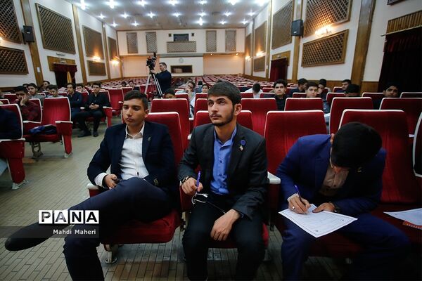 کارگاه‌های آموزشی گفتمان پیشرفت علم و تبیین بیانیه گام دوم انقلاب برای نمایندگان مجلس دانش‌آموزی