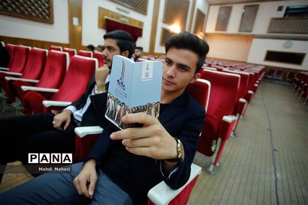 کارگاه‌های آموزشی گفتمان پیشرفت علم و تبیین بیانیه گام دوم انقلاب برای نمایندگان مجلس دانش‌آموزی