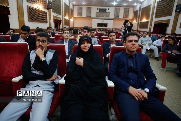 کارگاه‌های آموزشی گفتمان پیشرفت علم و تبیین بیانیه گام دوم انقلاب برای نمایندگان مجلس دانش‌آموزی