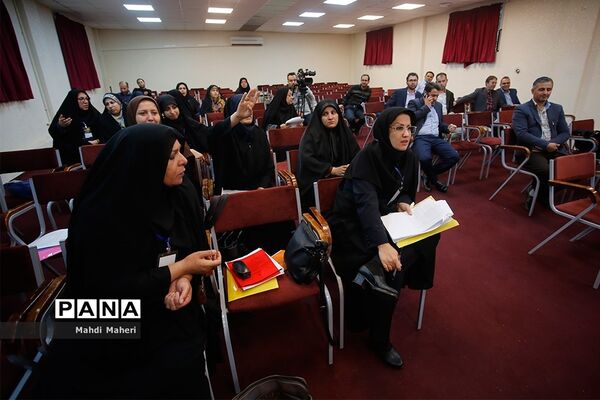 کارگاه‌های آموزشی گفتمان پیشرفت علم و تبیین بیانیه گام دوم انقلاب برای نمایندگان مجلس دانش‌آموزی