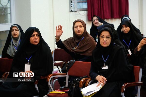 کارگاه‌های آموزشی گفتمان پیشرفت علم و تبیین بیانیه گام دوم انقلاب برای نمایندگان مجلس دانش‌آموزی