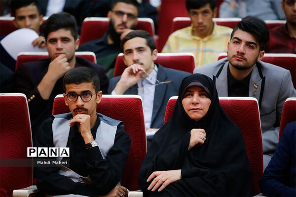 کارگاه‌های آموزشی گفتمان پیشرفت علم و تبیین بیانیه گام دوم انقلاب برای نمایندگان مجلس دانش‌آموزی