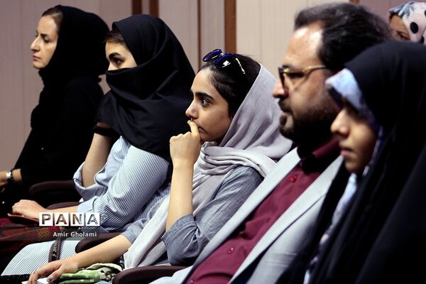 همایش تجلیل از نفرات برتر کنکور چهاردانگه