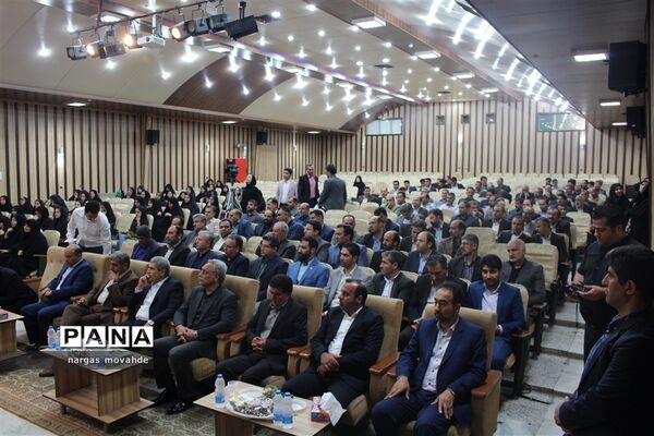 توزیع اقلام وسایل و تجهیزات ورزشی و بهداشتی به مدارس کم برخوردار
