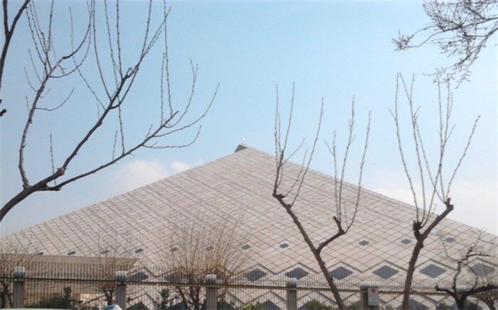 پارلمان زیر آتش