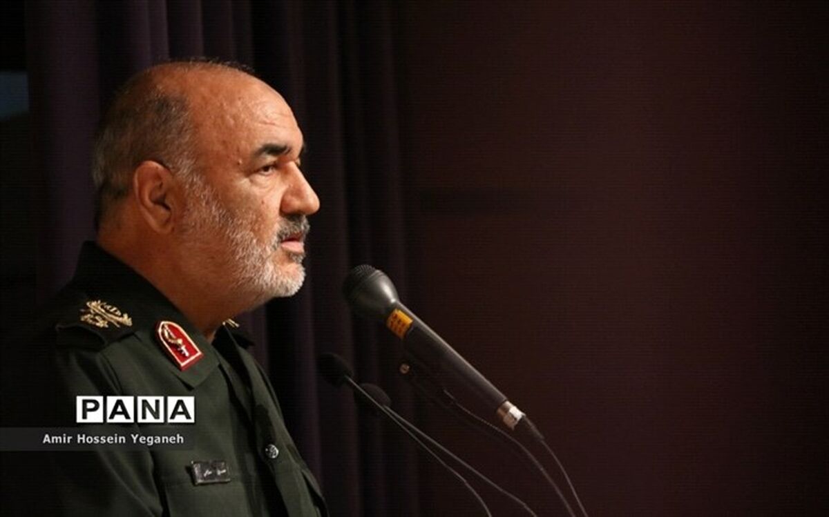 سردار سلامی: نشان دادیم تا فروپاشی هر مهاجمی از پای نمی‌نشینیم