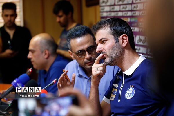 نشست خبری مربیان استقلال و پرسپولیس پیش از بازی دربی