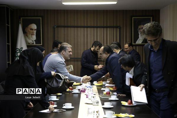 اولین شورای سیاست‌گذاری کمیته امداد امام خمینی(ره) و سازمان دانش‌آموزی