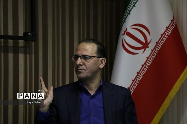 اولین شورای سیاست‌گذاری کمیته امداد امام خمینی(ره) و سازمان دانش‌آموزی