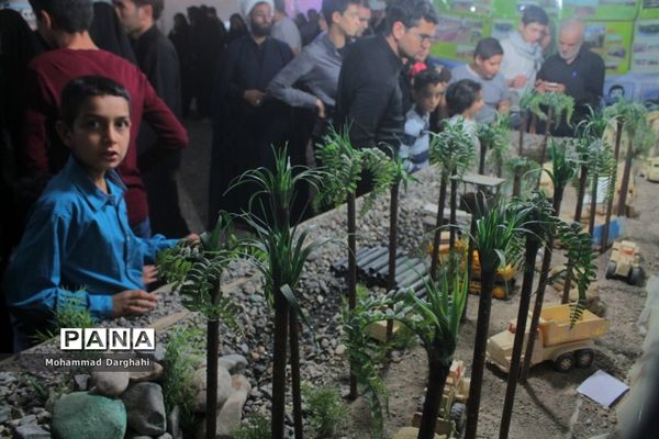 نمایشگاه هفته دفاع مقدس در قم