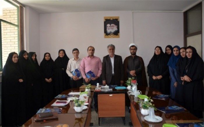 حجاب، نماز، قرآن سه مشخصه بارزی هستند که در وصیت نامه شهدای دانش آموز و دیگر شهدا به آنها تاکید شده است