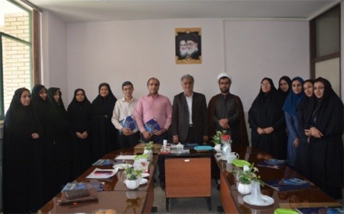 حجاب، نماز، قرآن سه مشخصه بارزی هستند که در وصیت نامه شهدای دانش آموز و دیگر شهدا به آنها تاکید شده است