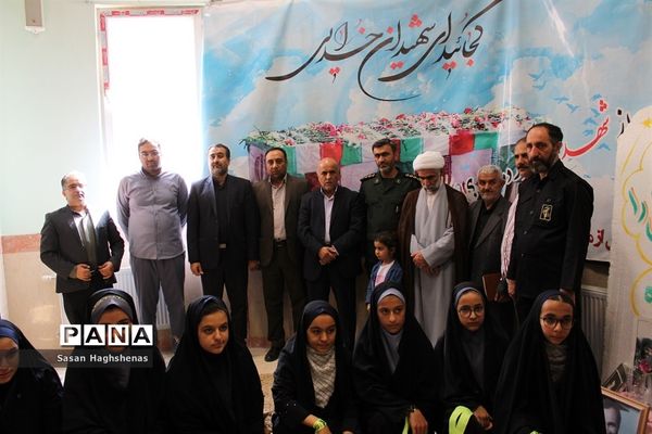 نمایشگاه هفته دفاع مقدس در آموزشگاه حضرت خدیجه(س) اسلامشهر