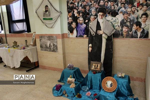 نمایشگاه هفته دفاع مقدس در آموزشگاه حضرت خدیجه(س) اسلامشهر