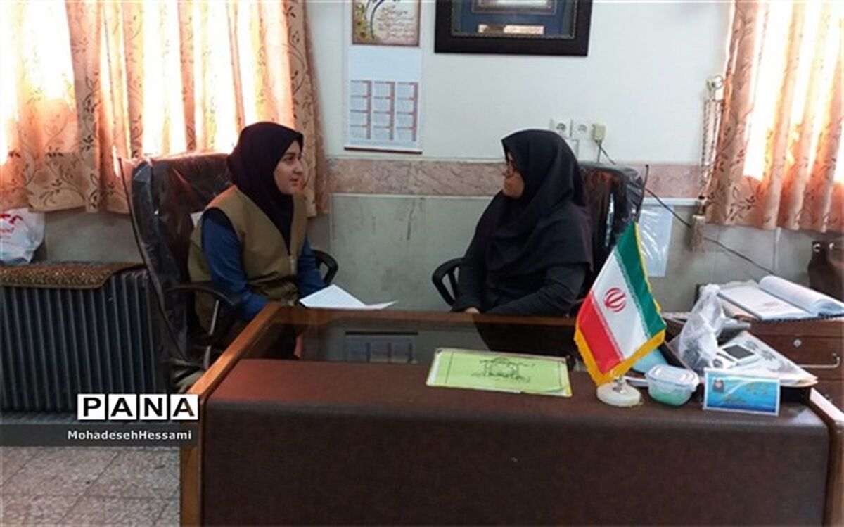 مدیر دبیرستان نمونه کاشی نیلوفر: دفاع مقدس دانشگاه ایثار وشهامت