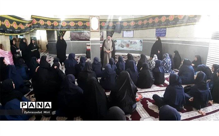 برگزاری نمازجماعت  دانش آموزان دبیرستان حدیث کسا شهرری