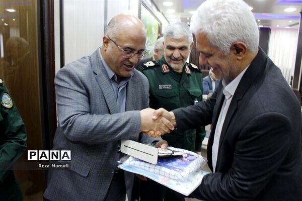 مراسم تجلیل از همکاران فرهنگی رزمنده ، جانباز، ایثارگر و خانواده‌های شهدا به‌مناسبت هفته دفاع مقدس