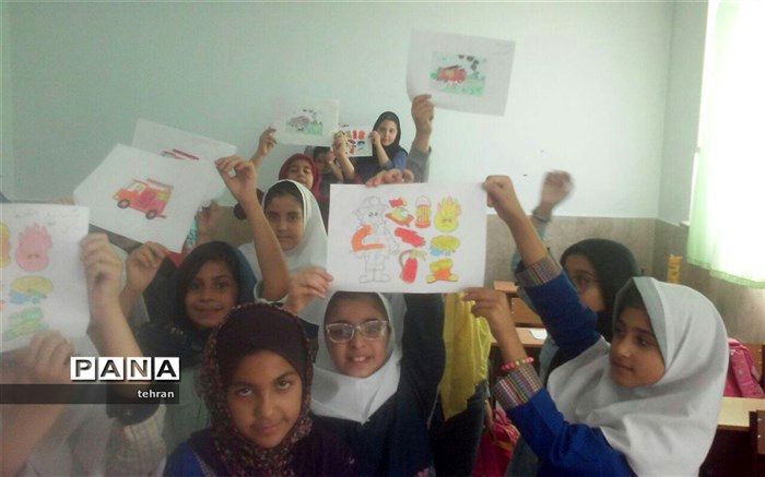 حضور مامورین آتش نشانی در مجتمع آموزشی شریف منطقه۵