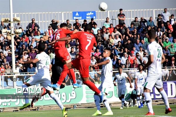 دیدار تیم‌های فوتبال ماشین سازی تبریز و پرسپولیس