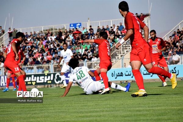 دیدار تیم‌های فوتبال ماشین سازی تبریز و پرسپولیس