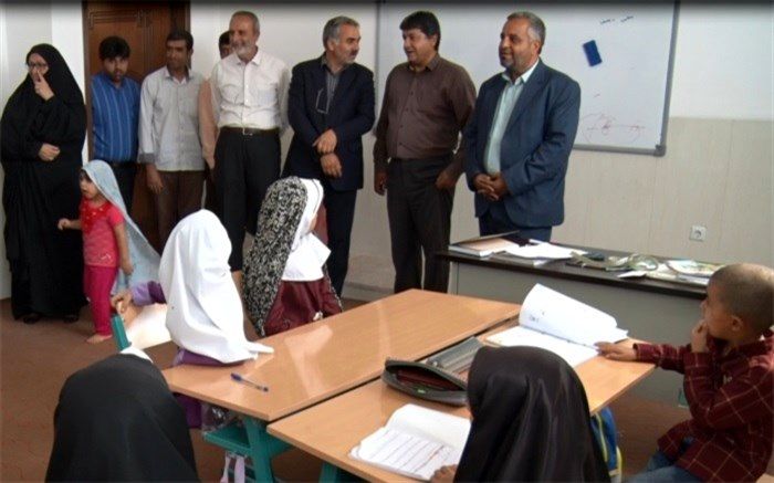 اهداء بسته های لوازم التحریر به دانش آموزان روستای درین