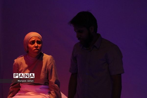 نمایش «فقط چهل روزه بودم»