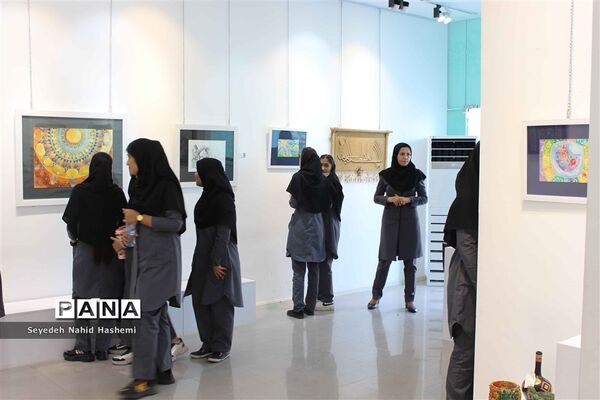 برگزاری نمایشگاه هنرهای تجسمی فرهنگیان و دانش‌آموزان ناشنوای فارس در نگارخانه ایمان و اندیشه