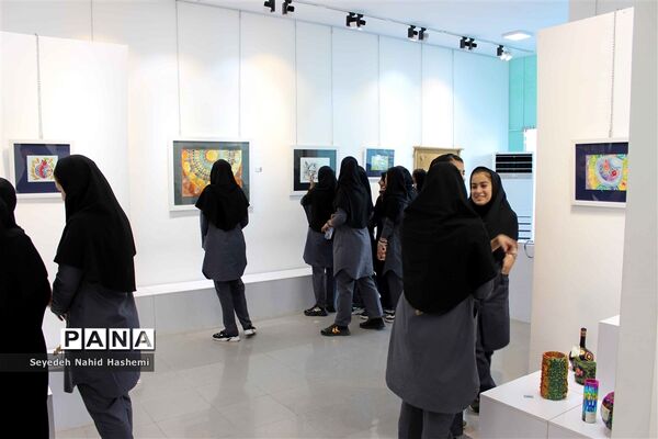 برگزاری نمایشگاه هنرهای تجسمی فرهنگیان و دانش‌آموزان ناشنوای فارس در نگارخانه ایمان و اندیشه