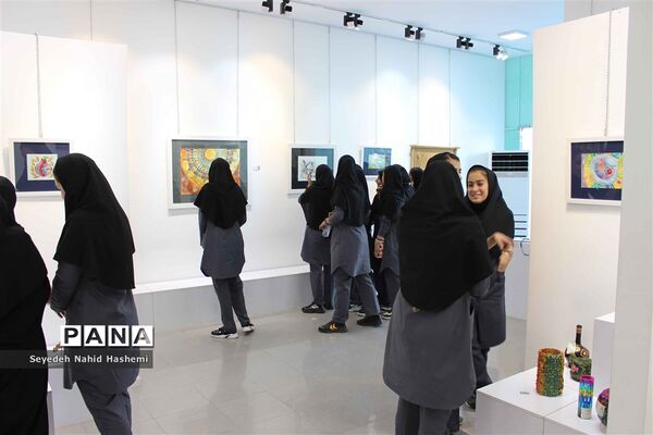 برگزاری نمایشگاه هنرهای تجسمی فرهنگیان و دانش‌آموزان ناشنوای فارس در نگارخانه ایمان و اندیشه