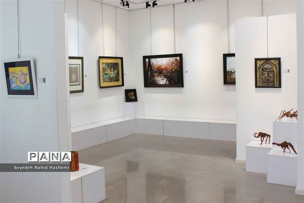برگزاری نمایشگاه هنرهای تجسمی فرهنگیان و دانش‌آموزان ناشنوای فارس در نگارخانه ایمان و اندیشه