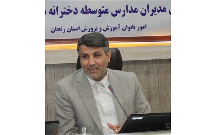 در مواجهه با پدیده های اجتماعی با آگاهی و رویکرد همدلانه وارد شویم