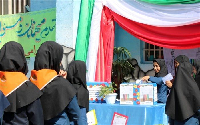 رویش عاطفه در آموزشگاه های شهرستان فیروزه